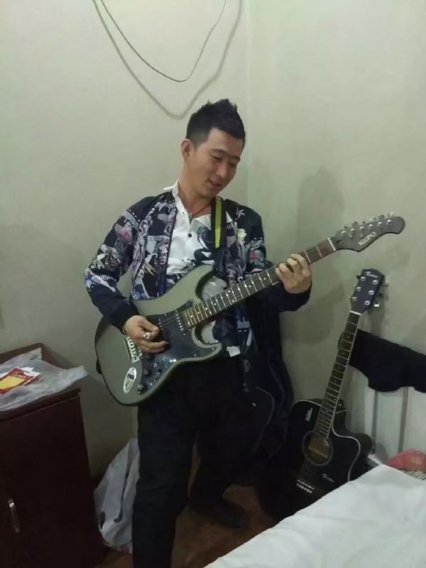 小吉他的第一张照片--衡阳相亲服务中心