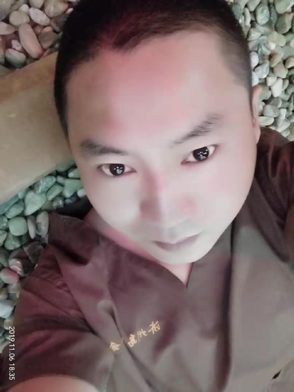 红枫叶的第一张照片--衡阳相亲服务中心