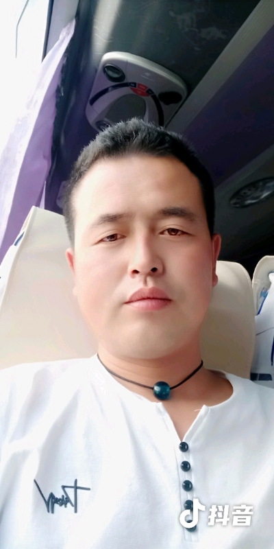 瞬间被爱上的第一张照片--衡阳相亲服务中心
