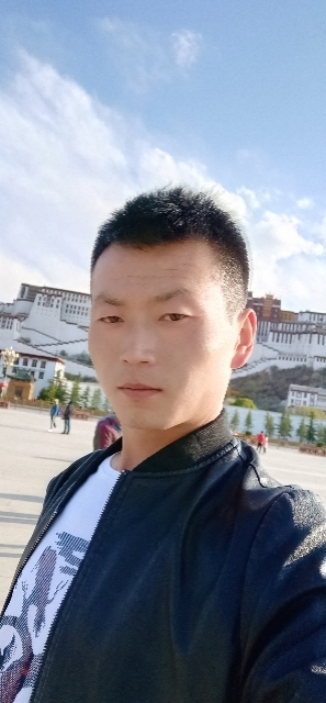 阳光下的小草的第一张照片--衡阳相亲服务中心