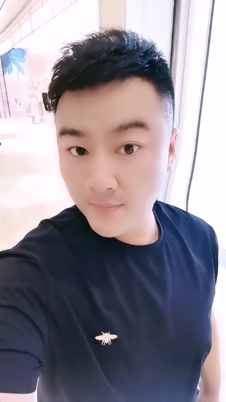 微风徐徐的第一张照片--衡阳相亲服务中心